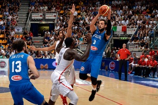 Belinelli: "La maschera è scomoda, ma ci sono"