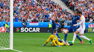 Italia-Spagna, Chiellini-gol: delirio azzurro a Parigi