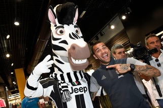 Dani Alves a tu per tu con il mondo Juventus