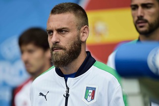 Euro 2016 Italia, De Rossi ancora out. Provato Parolo davanti alla difesa, con Sturaro