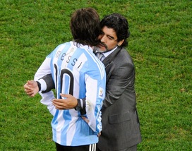 Maradona difende Messi: «Lasciatelo in pace, è un vincente»