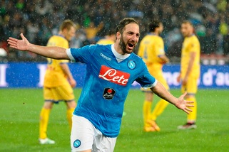 Calciomercato Napoli, fratello Higuain: «Atletico Madrid? E' tra le big che possono permetterselo»