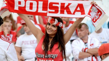 Polonia-Portogallo, ecco le tifose che scaldano gli spalti
