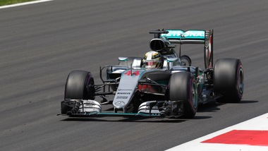 F1, Gp Austria: Hamilton in pole, Vettel parte nono