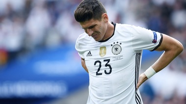 Serie A Fiorentina, i convocati per il ritiro. In lista anche Rossi e Gomez