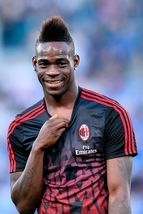 Premier League, dall'Inghilterra: «Balotelli arriva al Liverpool sdraiato sul retro di un taxi»