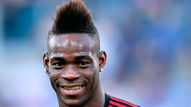 Premier League, dall'Inghilterra: «Balotelli arriva al Liverpool sdraiato sul retro di un taxi»