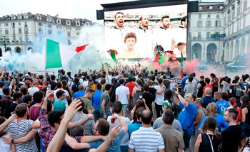 Germania-Italia, le piazze si colorano d'azzurro