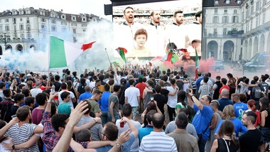 Germania-Italia, le piazze si colorano d'azzurro