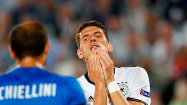 Germania, Europei finiti per Gomez. Dubbio Khedira per la semifinale