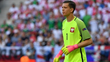 Calciomercato Roma, vicini Caceres e Szczesny