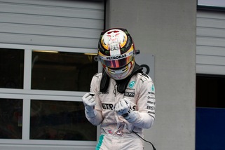 F1: Hamilton si invola, Rosberg beffato