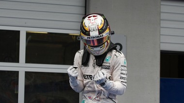 F1: Hamilton si invola, Rosberg beffato