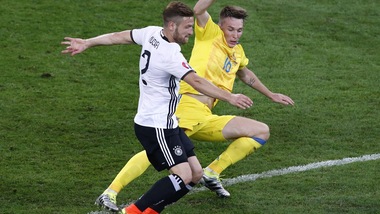 Calciomercato Milan, sale Mustafi. E spunta Mustacchio