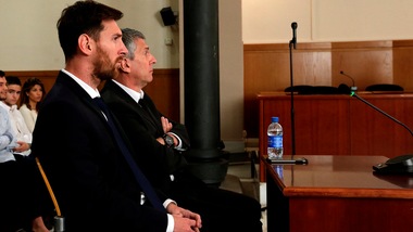 Frode fiscale, Messi e il padre condannati a 21 mesi di carcere