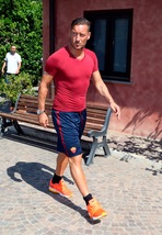 Roma, Totti si ferma subito per un problema muscolare