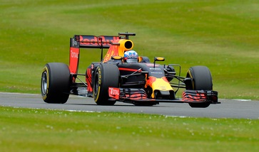 F1, la Red Bull testa l'Halo a Silverstone