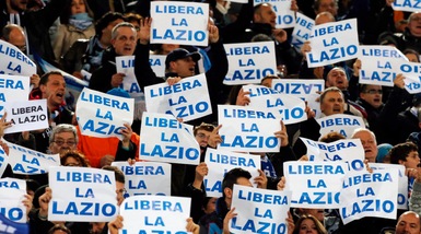 Lazio, 1000 tifosi in piazza per contestare Lotito