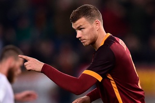 Roma, la promessa di Dzeko: «Farò di tutto per questa maglia»