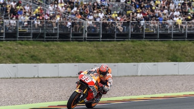 MotoGp Sachsenring: Marquez in pole, Rossi terzo