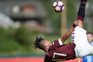 Torino, Martinez fa gol in rovesciata. E' show nel primo test