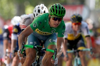 Tour de France, Sagan vince la sedicesima tappa. Froome sempre in giallo