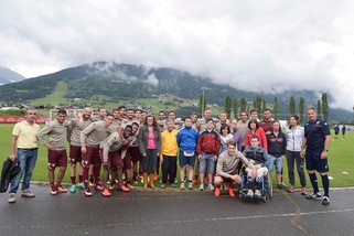 Torino, i granata in campo posano con i diversamente abili