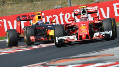 F1 Red Bull, Verstappen si difende: «Kimi doveva evitarmi»