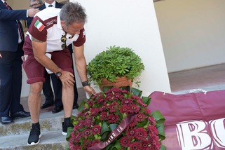 Torino, omaggio agli Invincibili a Lisbona: Mihajlovic porta la corona di fiori