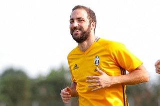 Juventus, occhi puntati sulla prima di Higuain: che coppia con Dybala