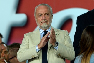 Napoli, in città striscioni contro De Laurentiis: «Pappone»