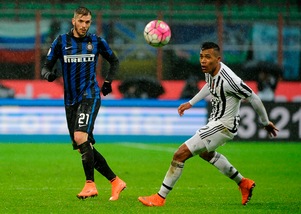 Calciomercato, «il West Ham si prende Santon dall'Inter»