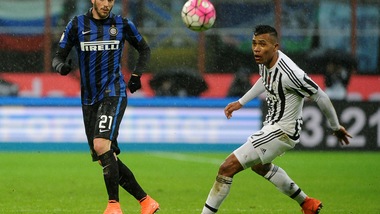 Calciomercato, «il West Ham si prende Santon dall'Inter»