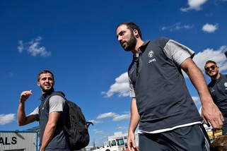 Juventus a Londra: Higuain e Dani Alves puntano il West Ham
