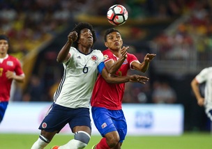 Calciomercato Fiorentina, ufficiale Carlos Sanchez dall'Aston Villa