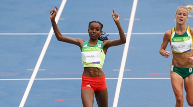 Rio 2016: l'etiope Almaz batte il record del mondo nei 10.000 metri di 14 secondi, le immagini