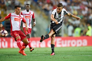 Juventus-Espanyol 2-2: Mandzukic e super Dybala in gol