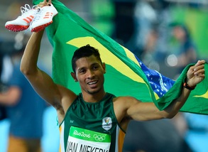 Michael Johnson: «Bravo Van Niekerk, il record dei 400 è in buone mani»