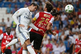 Real Madrid, festa al Bernabeu per la presentazione: segna anche Morata