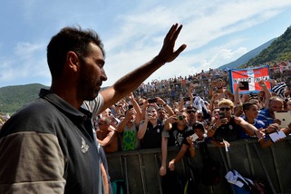 Juventus: delirio di tifosi a Villar, la carica dei 10.000