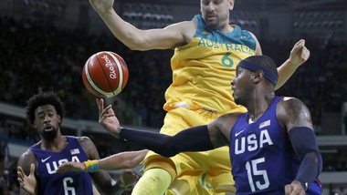 Basket, Australia show, Lituania travolta