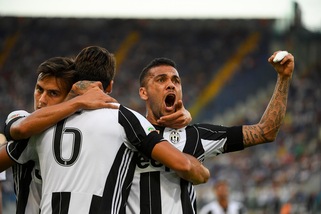 Juventus, Dani Alves: «Pronto a diventare il nuovo capitano del Brasile»