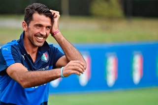 Italia, Buffon sorride agli allenamenti di Ventura
