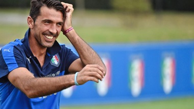Italia, Buffon sorride agli allenamenti di Ventura