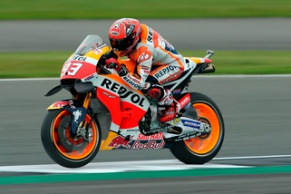 MotoGp Silverstone: terze libere a Marquez, Rossi decimo