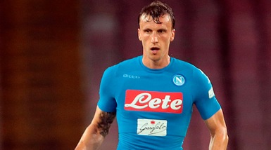 Napoli, Chiriches operato al ginocchio: starà fuori un mese