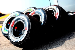 F1 Pirelli, Hembery: «Meteo incognita, strategie interessanti»