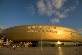 Il "Sammy Ofer" di Haifa, lo stadio dorato intitolato a un magnate