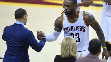 Basket NBA, lo staff di Lue senza contratto