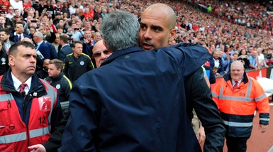 Premier League, la sfida tra Mourinho e Guardiola inizia con un abbraccio